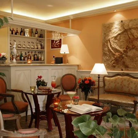 Du Passeur - Hôtel&restaurant - Climatisation Et Piscine Chauffée Les Eyzies