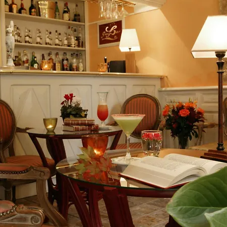 Du Passeur - Hôtel&restaurant - Climatisation Et Piscine Chauffée Les Eyzies