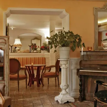 Du Passeur - & Restaurant - Climatisation Et Piscine Chauffee 3* Les Eyzies