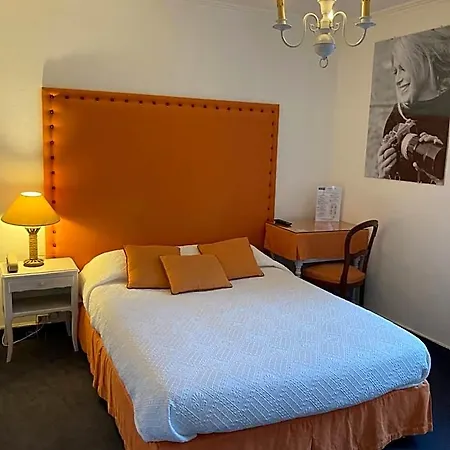 Du Passeur - & Restaurant - Climatisation Et Piscine Chauffee Hotel 3*