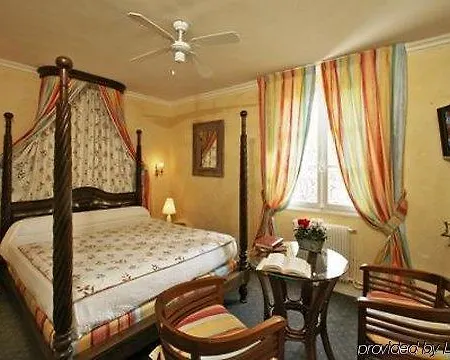 Du Passeur - & Restaurant - Climatisation Et Piscine Chauffee 3* Les Eyzies