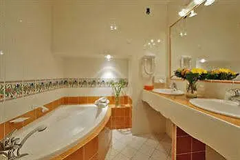 Du Passeur - Hôtel&restaurant - Climatisation Et Piscine Chauffée 3* Les Eyzies