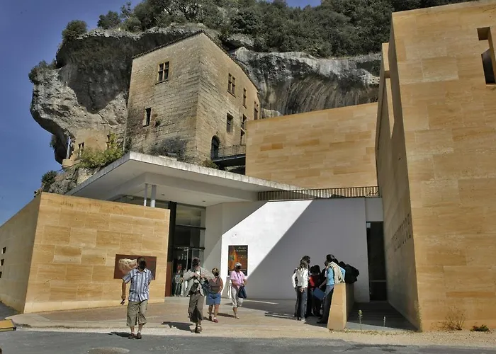 Du Passeur - & Restaurant - Climatisation Et Piscine Chauffee Les Eyzies