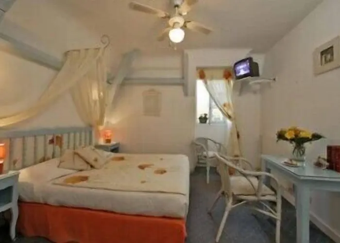 Du Passeur - & Restaurant - Climatisation Et Piscine Chauffee Les Eyzies